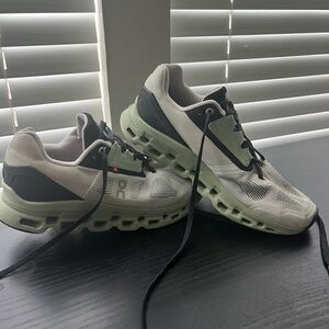 On Cloud Sneakers / Running Shoes | Women’s Cloudstratus Running Shoes